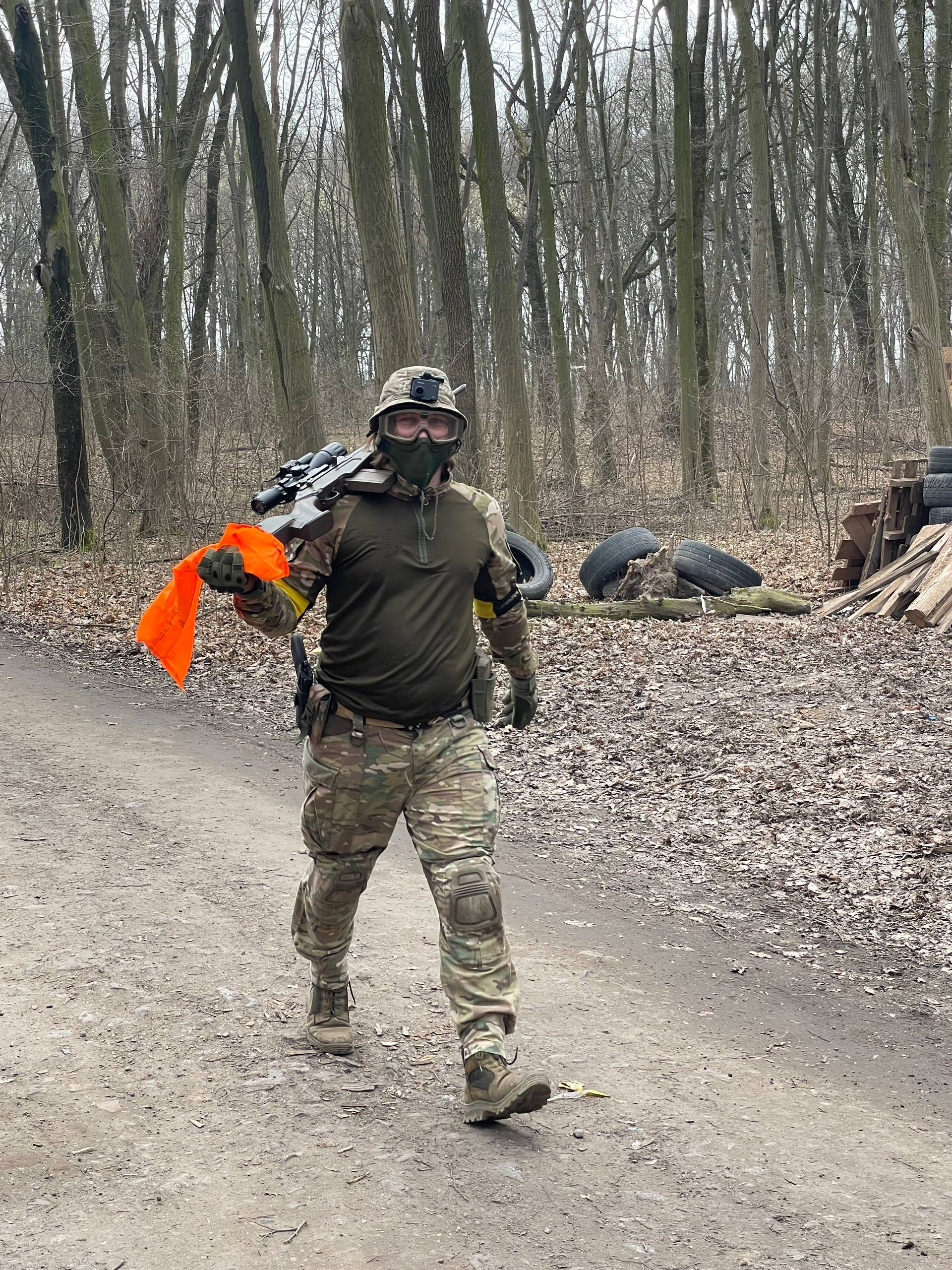 Екіпірований учасник з реплікою
